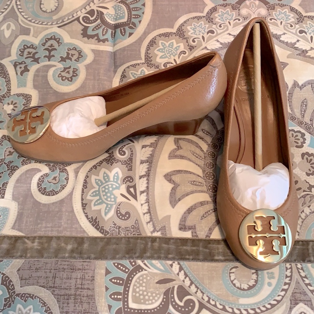 Tory Burch Sally Wedged Royal Tan/Gold Size 6 NWT
